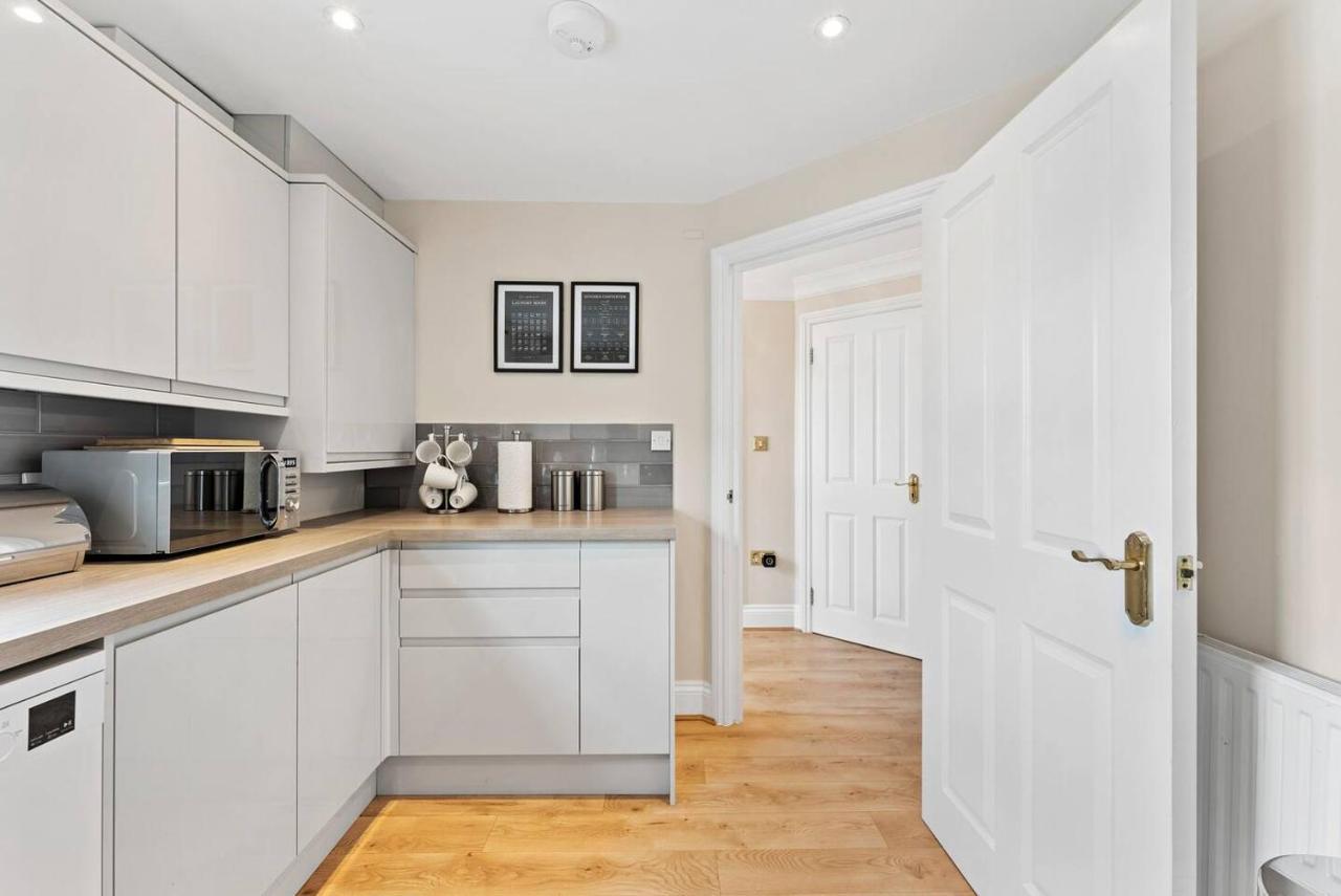 Large 5 Bedroom House In The Cotswolds - Garden Holiday home *